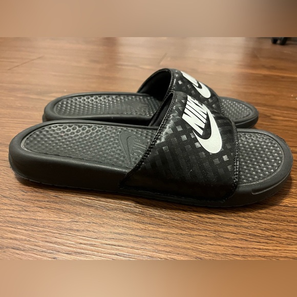 Nike Slides - Women’s Size 9 - Picture 5 of 8
